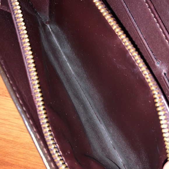 Authentic Louis Vuitton Rouge Fauviste Monogram Vernis Sarah Wallet - Picture 14 of 16